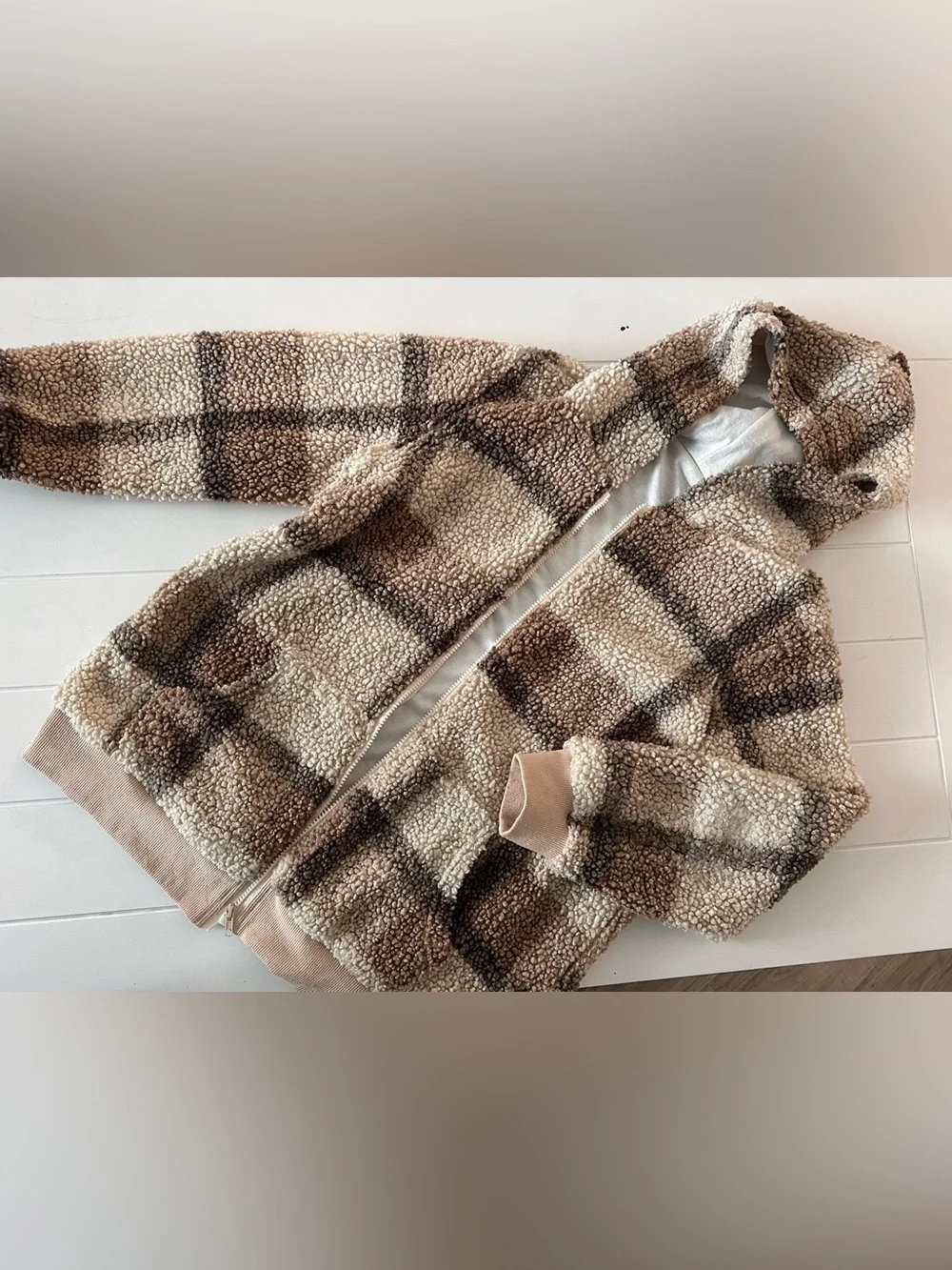 Cozy Sherpa Zip-Up Jacket in Beige Plaid